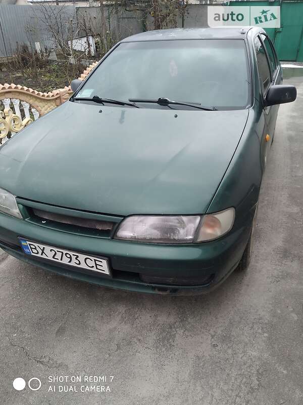 Седан Nissan Almera 1996 в Шепетовке