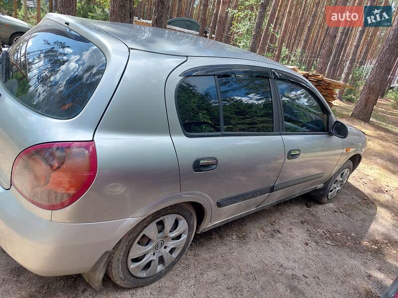 Хетчбек Nissan Almera 2002 в Житомирі