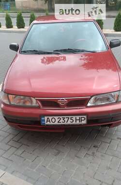 Седан Nissan Almera 1996 в Ужгороді