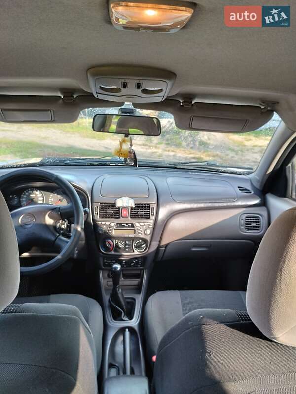 Седан Nissan Almera 2000 в Любомлі