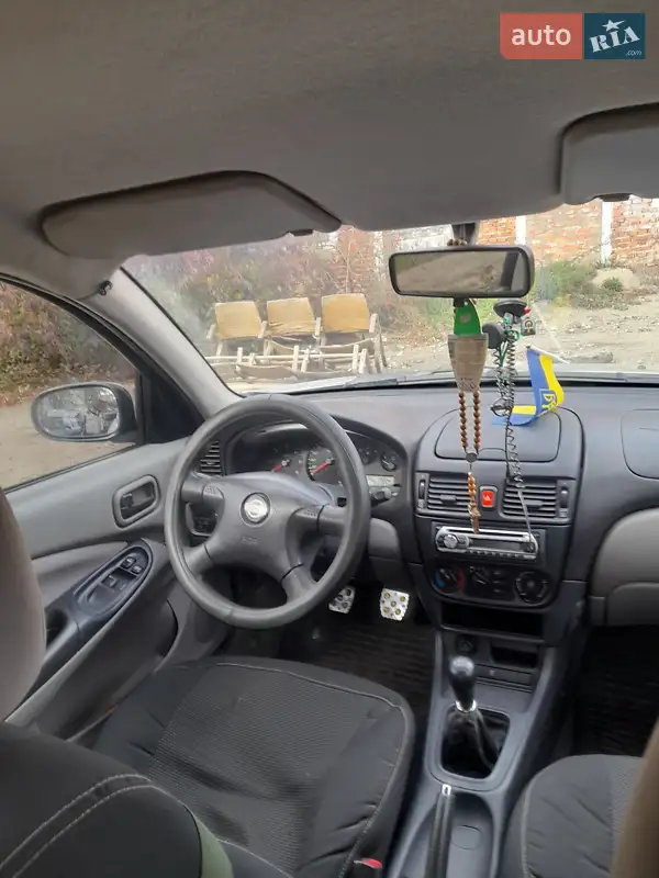 Nissan Almera 2002