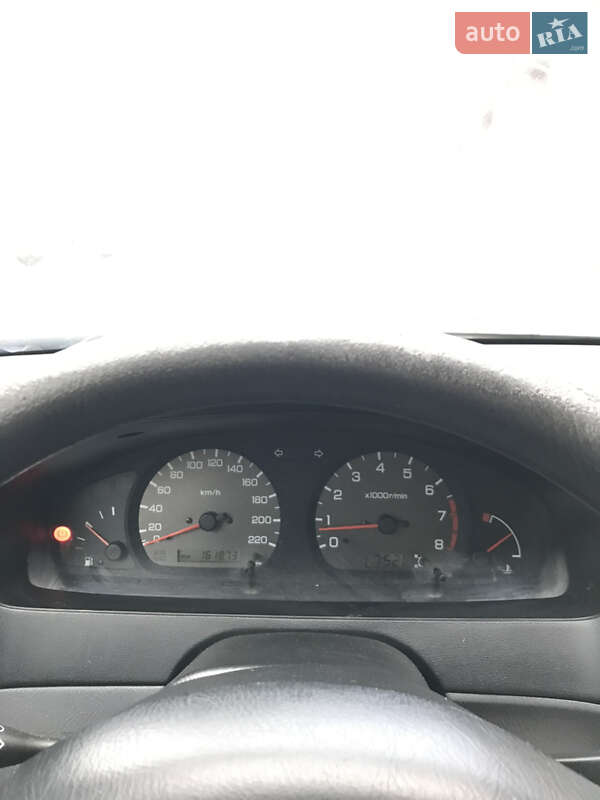 Седан Nissan Almera 1998 в Вараші