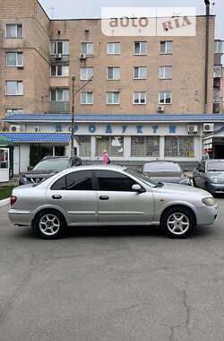 Седан Nissan Almera 2004 в Киеве
