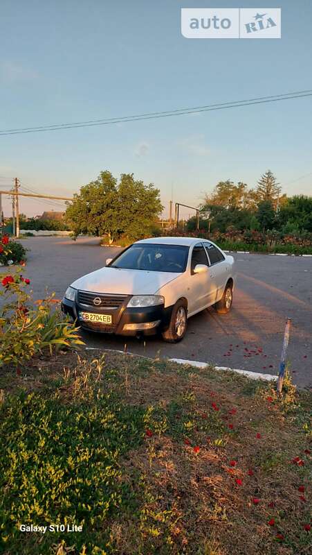 Седан Nissan Almera 2012 в Великому Дальнику