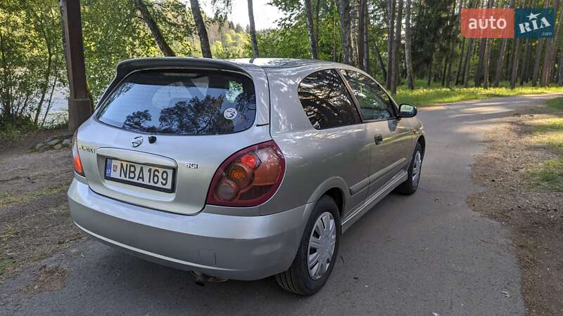 Хэтчбек Nissan Almera 2003 в Щирце