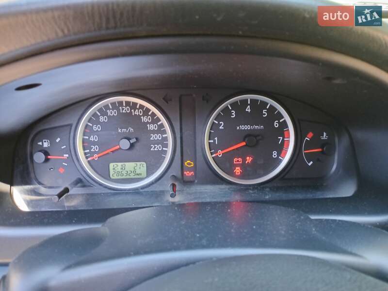 Седан Nissan Almera 2005 в Сумах