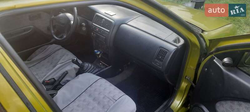 Хэтчбек Nissan Almera 1995 в Брусилове