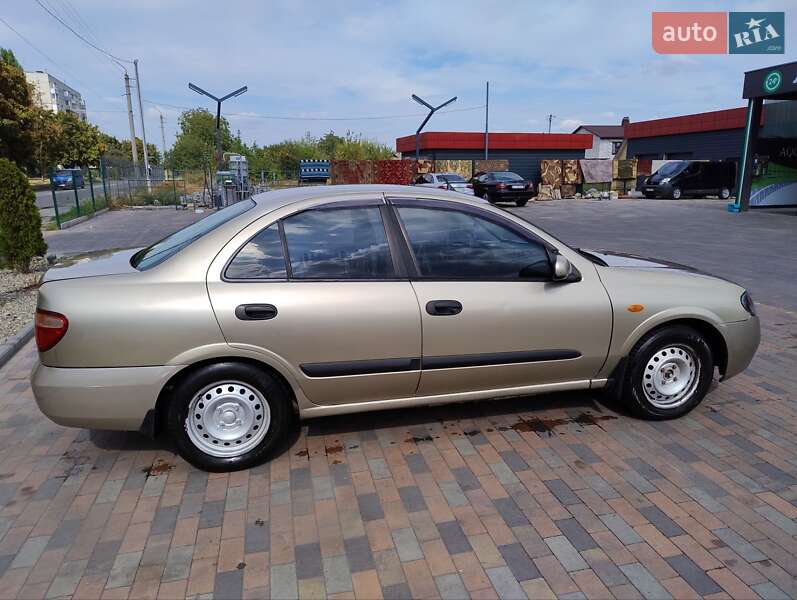 Седан Nissan Almera 2004 в Белой Церкви
