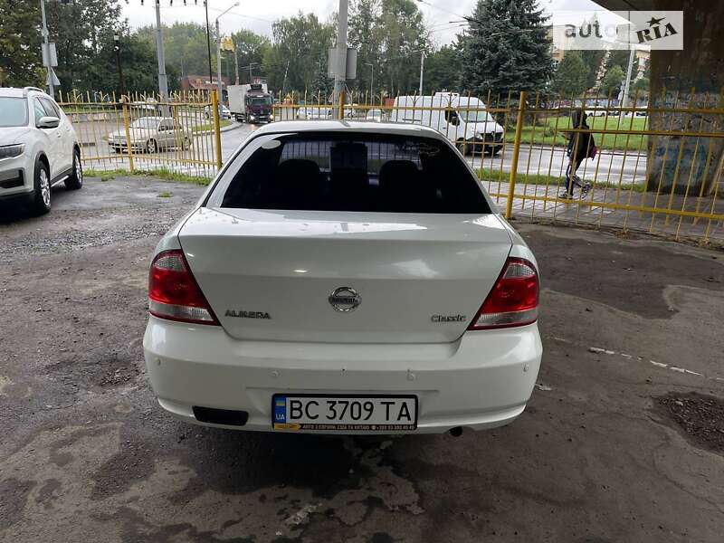 Седан Nissan Almera 2008 в Львові