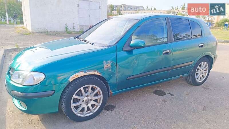 Хетчбек Nissan Almera 2000 в Білгороді-Дністровському