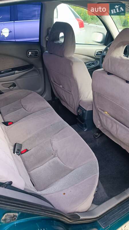 Хетчбек Nissan Almera 2000 в Білгороді-Дністровському