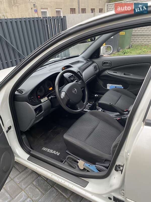 Nissan Almera 2010 Nissan Almera 2010