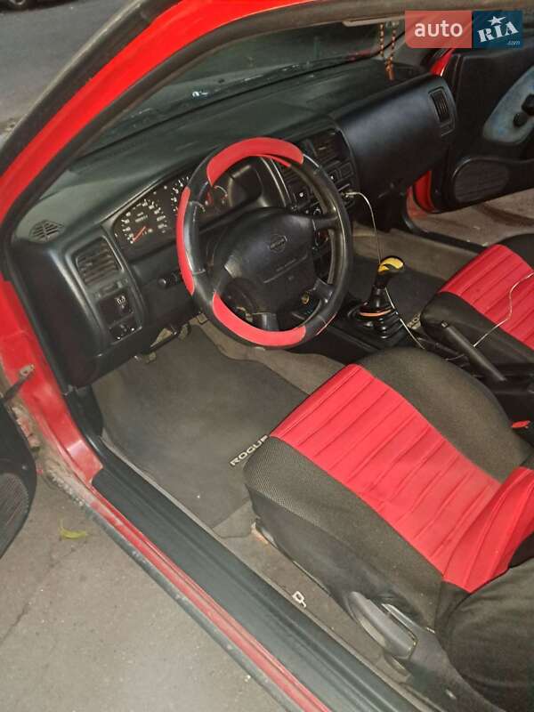 Хэтчбек Nissan Almera 1996 в Одессе