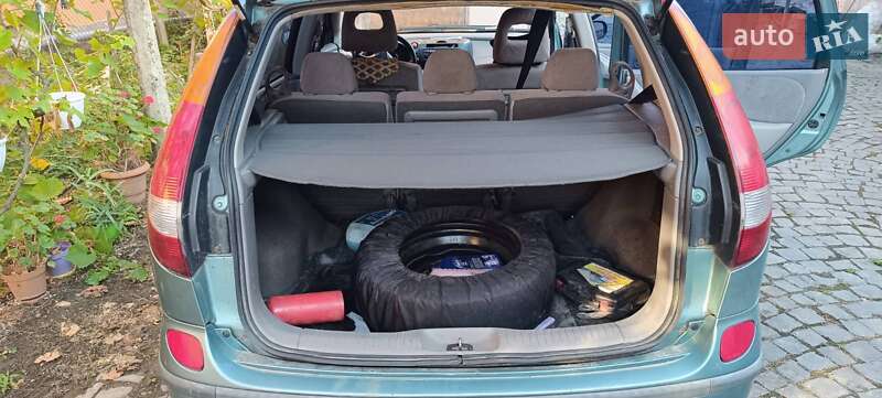 Хетчбек Nissan Almera 2002 в Мукачевому