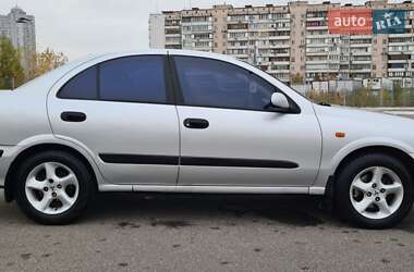 Седан Nissan Almera 2001 в Киеве