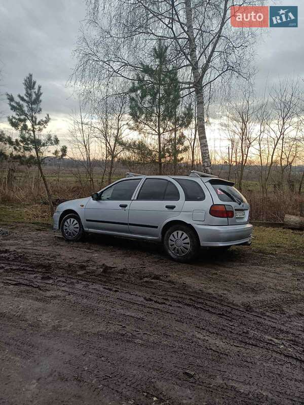 Хетчбек Nissan Almera 1996 в Теофіполі