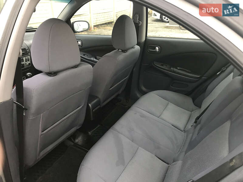 Седан Nissan Almera 2004 в Коломиї