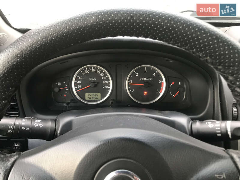 Седан Nissan Almera 2004 в Коломиї