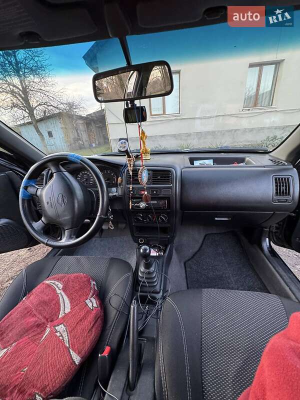 Хетчбек Nissan Almera 1997 в Львові