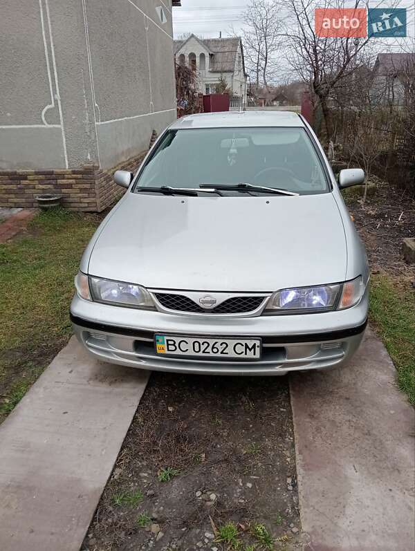 Хетчбек Nissan Almera 1999 в Львові