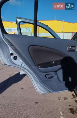 Хетчбек Nissan Almera 2006 в 