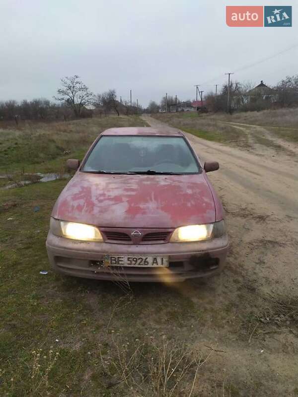 Седан Nissan Almera 1997 в Новом Буге