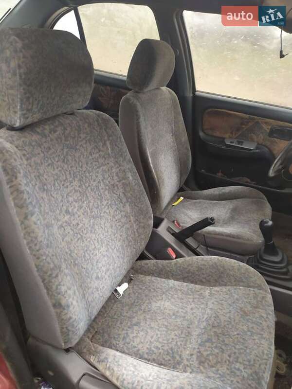 Седан Nissan Almera 1997 в Новом Буге