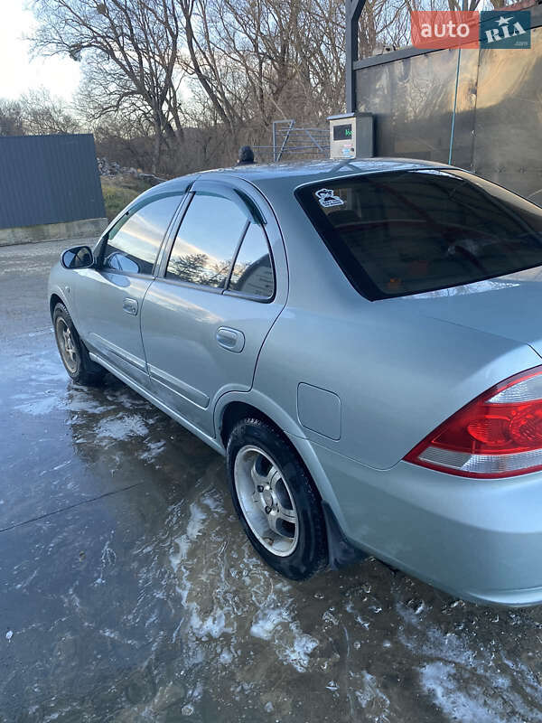 Седан Nissan Almera 2007 в Чернівцях