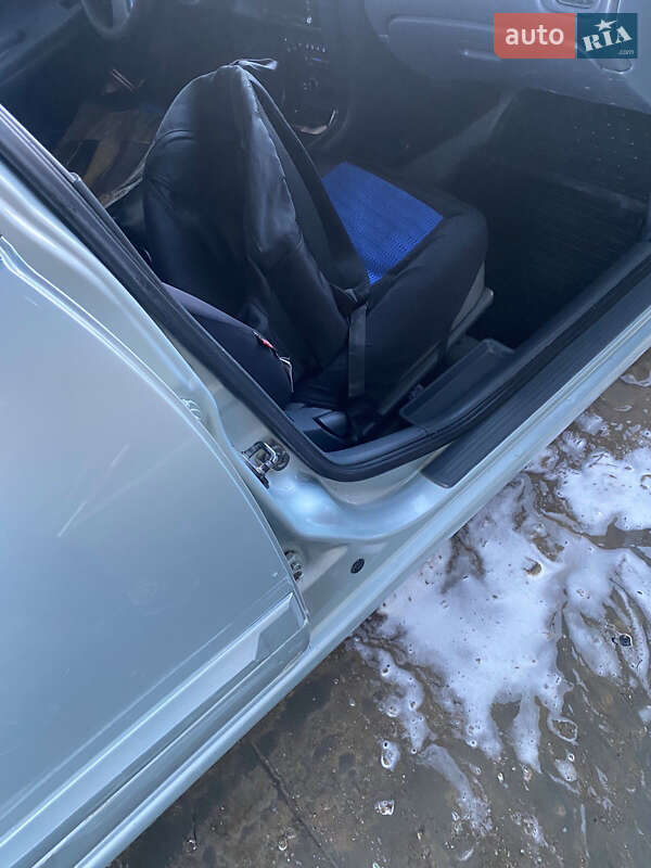 Седан Nissan Almera 2007 в Чернівцях