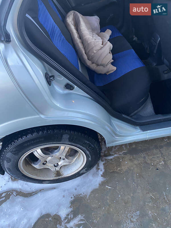 Седан Nissan Almera 2007 в Чернівцях