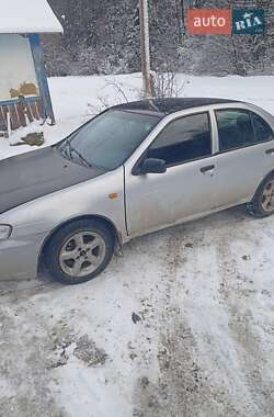 Седан Nissan Almera 1996 в Чернівцях