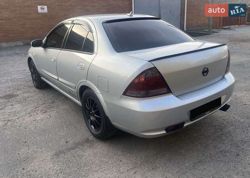 Седан Nissan Almera 2010 в Киеве