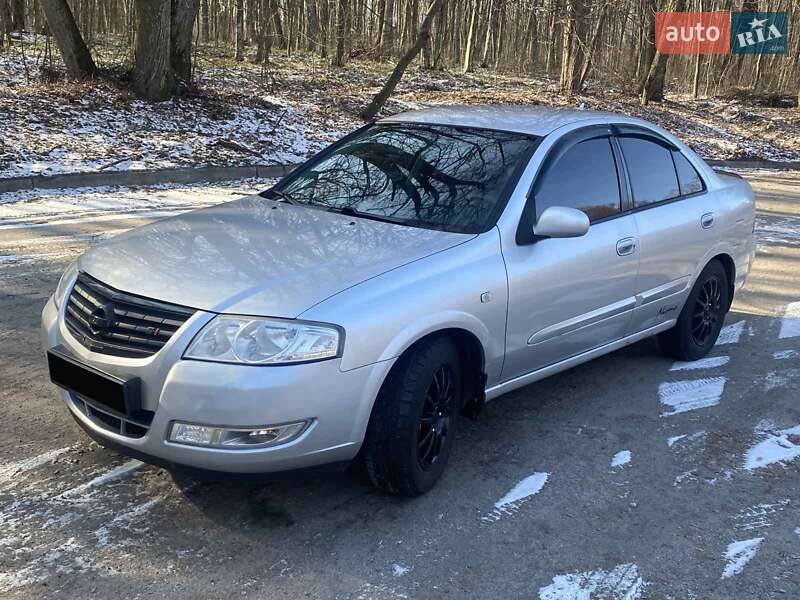 Седан Nissan Almera 2010 в Киеве