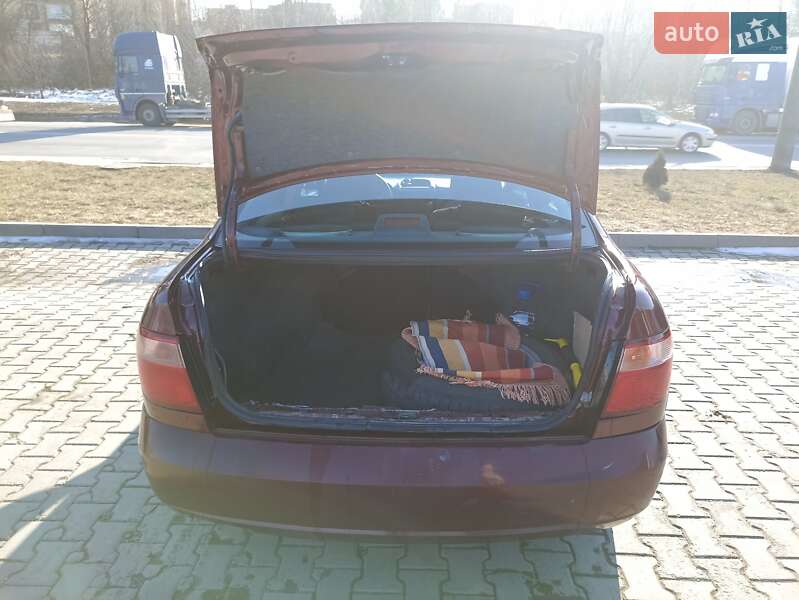 Седан Nissan Almera 2004 в Хмельницькому