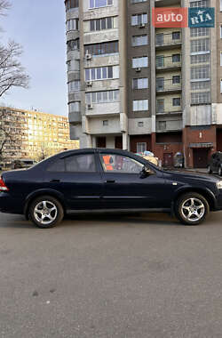 Седан Nissan Almera 2010 в 