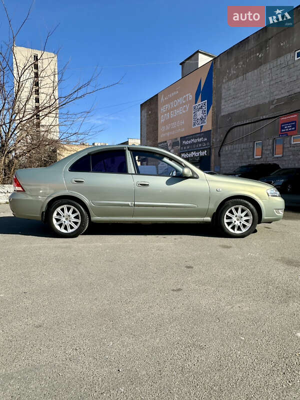 Седан Nissan Almera 2011 в Киеве