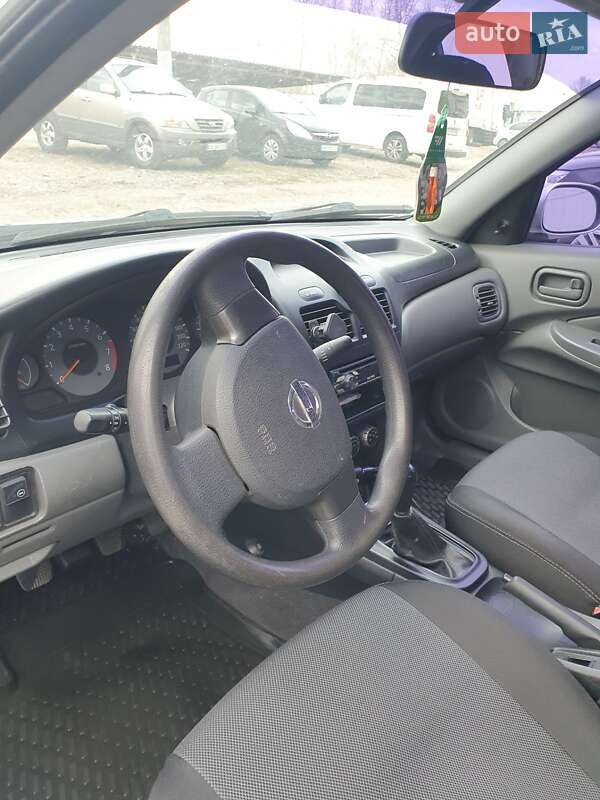 Седан Nissan Almera 2012 в Києві