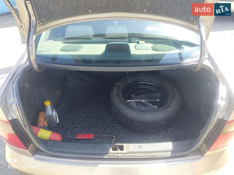 Седан Nissan Almera 2005 в Кривому Розі