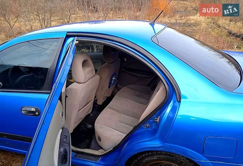 Седан Nissan Almera 2002 в Недригайліву