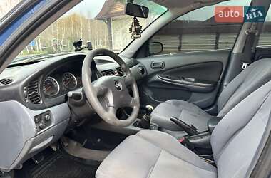 Хэтчбек Nissan Almera 2005 в 