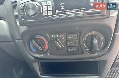 Хэтчбек Nissan Almera 2005 в 