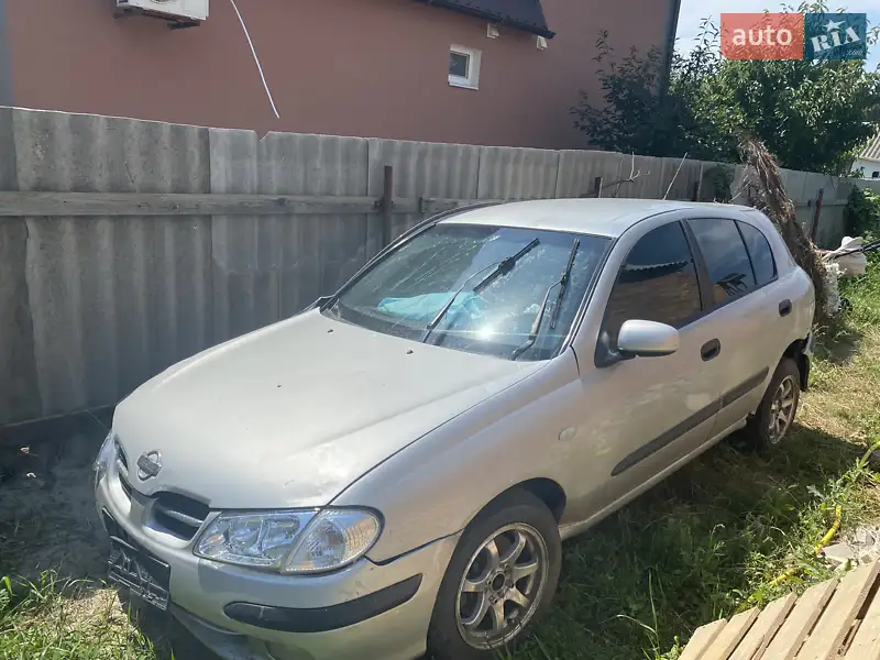 Nissan Almera 2000