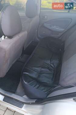 Седан Nissan Almera 2003 в Саврани