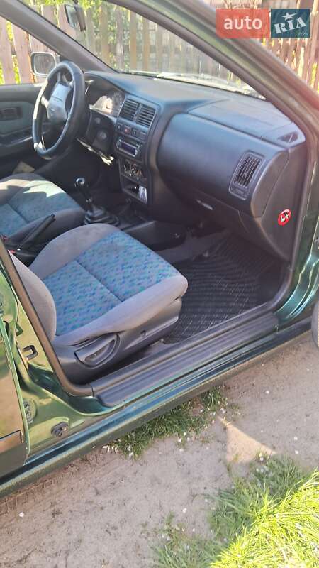 Хэтчбек Nissan Almera 1997 в Славуте