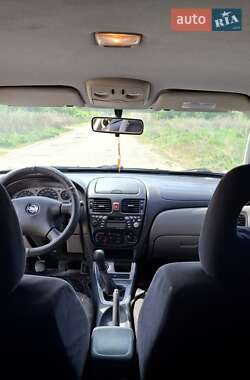 Хэтчбек Nissan Almera 2000 в 