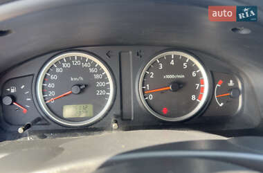 Седан Nissan Almera 2002 в 