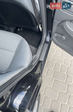 Седан Nissan Almera 2011 в 