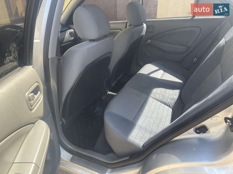 Седан Nissan Almera 2011 в Мене