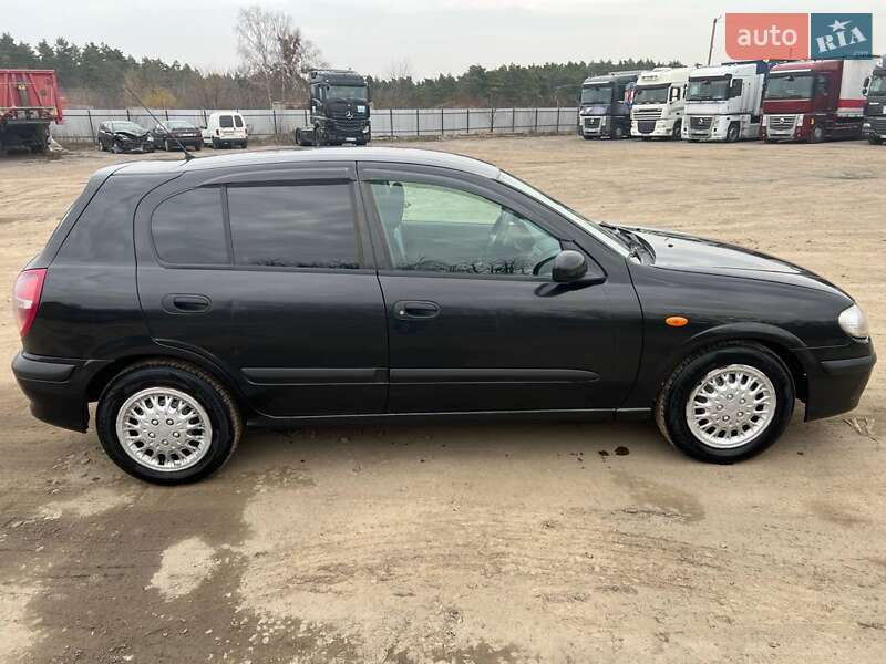 Хэтчбек Nissan Almera 2001 в 