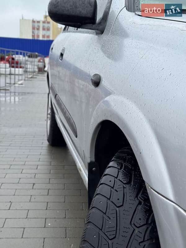 Седан Nissan Almera 2002 в Вінниці